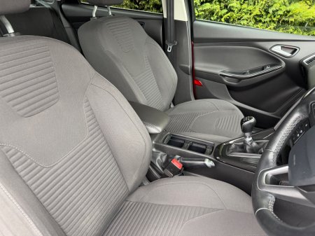 2016 Ford Focus - photo 16