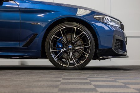 2023 BMW 5-Series - photo 7