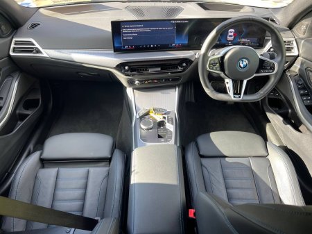 2025 BMW 3-Series - photo 10