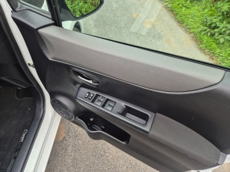 2014 Toyota Yaris - photo 14
