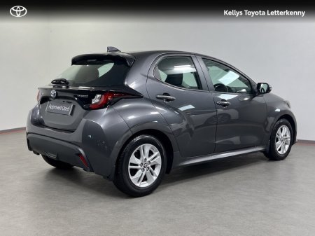 2023 Toyota Yaris - photo 2