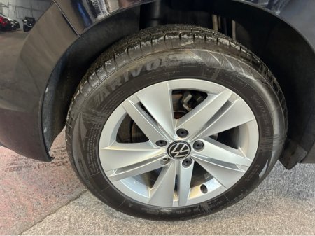 2023 Volkswagen Golf - photo 2