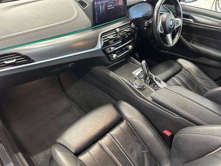 2021 BMW 5-Series - photo 13