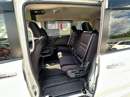2016 Nissan Serena - photo 15