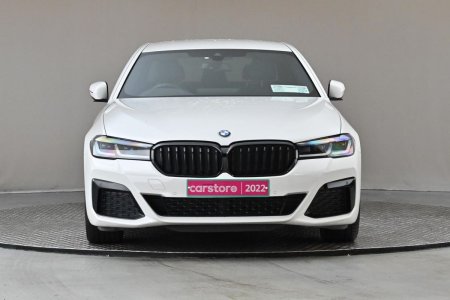 2022 BMW 5-Series - photo 2