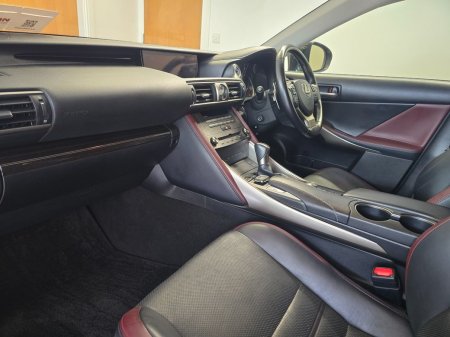 2019 Lexus IS - photo 8
