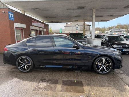 2025 BMW 5-Series - photo 2
