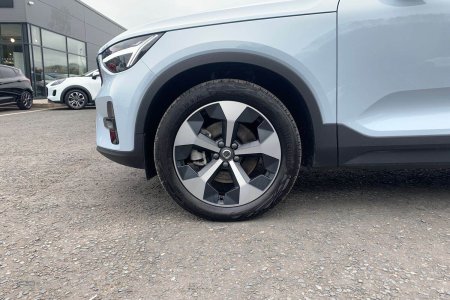 2025 Volvo XC40 - photo 6
