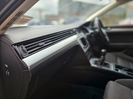 2016 Volkswagen Passat - photo 14