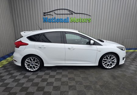 2017 Ford Focus - photo 2