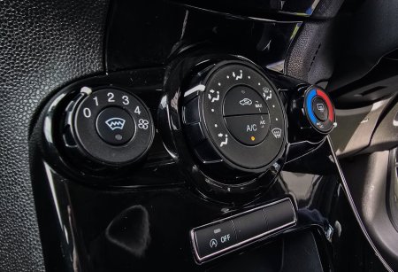 2017 Ford Fiesta - photo 12
