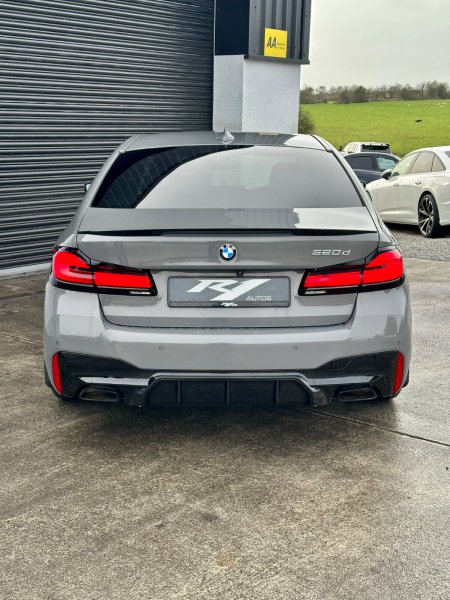 2021 BMW 5-Series - photo 13