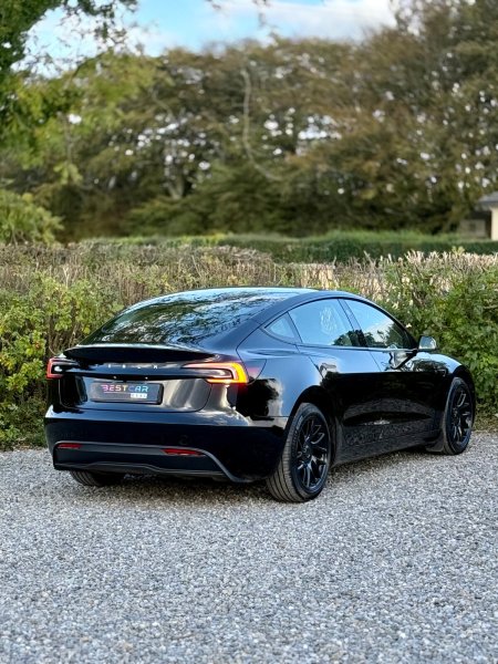 2025 Tesla Model 3 - photo 12