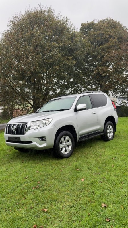 2018 Toyota Land Cruiser - photo 2