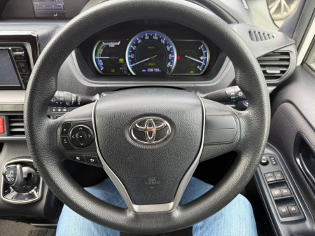 2016 Toyota Voxy - photo 11