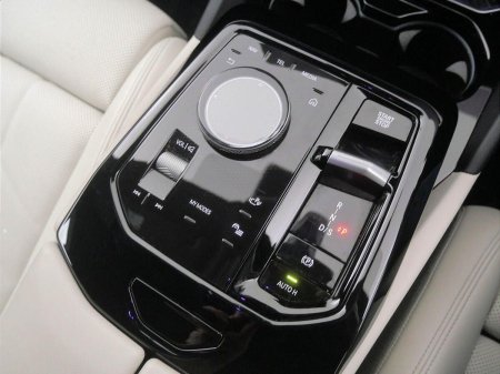 2024 BMW 5-Series - photo 10