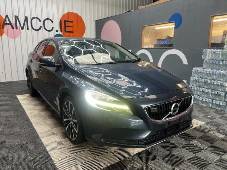 2018 Volvo V40 2018 VOLVO V40 D4 DYNAMIC EDITION 2.0 AUTOMATIC / CRUISE CONTROL / PARKING CAMERA / ELECTRIC MEMORY