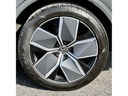 2025 Volkswagen Touareg - photo 41