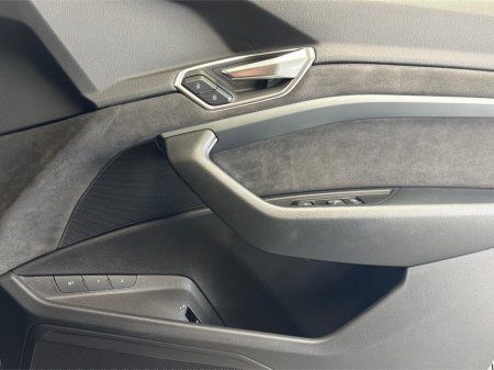2020 Audi e-tron - photo 25