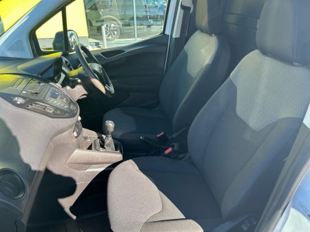 2023 Ford Transit Courier - photo 15