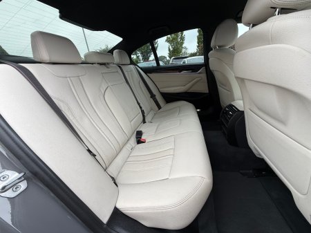 2022 BMW 5-Series - photo 14
