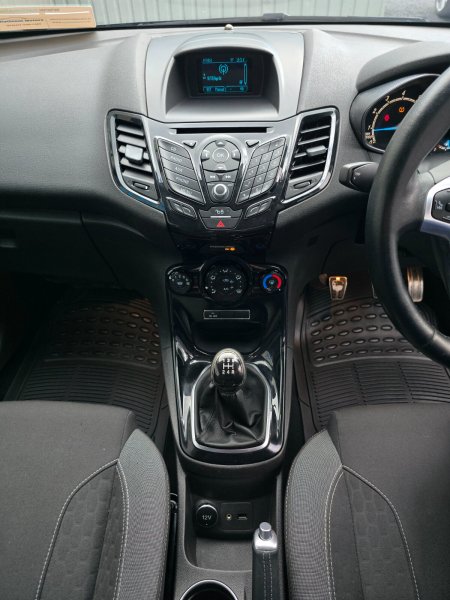 2015 Ford Fiesta - photo 12