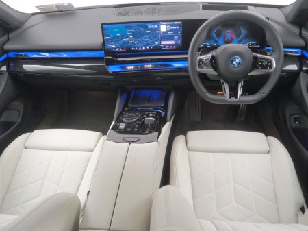 2026 BMW 5-Series - photo 4
