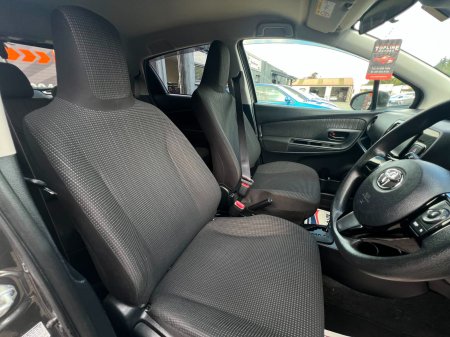 2018 Toyota Vitz - photo 9