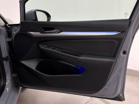 2025 Volkswagen Golf - photo 10