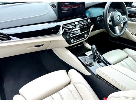 2022 BMW 5-Series - photo 7