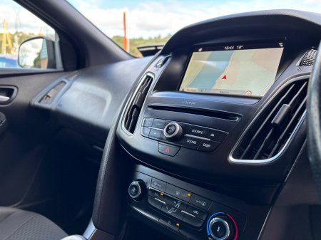 2017 Ford Focus - photo 23