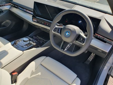 2026 BMW 5-Series - photo 6