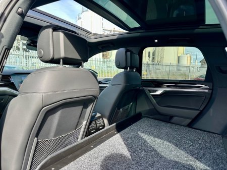 2025 Volkswagen Touareg - photo 34