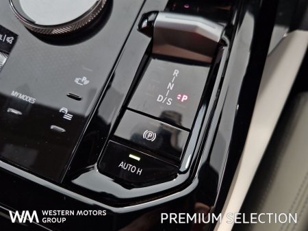 2025 BMW 5-Series - photo 19