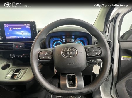 2025 Toyota Proace City - photo 8
