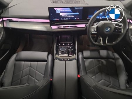 2026 BMW 5-Series - photo 4