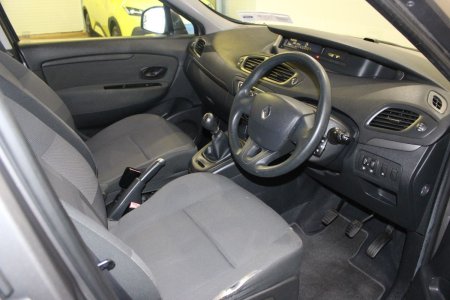 2010 Renault Scenic - photo 22