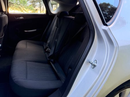 2011 Opel Astra - photo 28