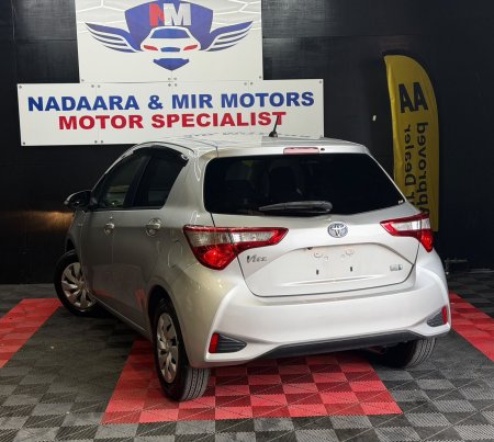 2017 Toyota Vitz - photo 11
