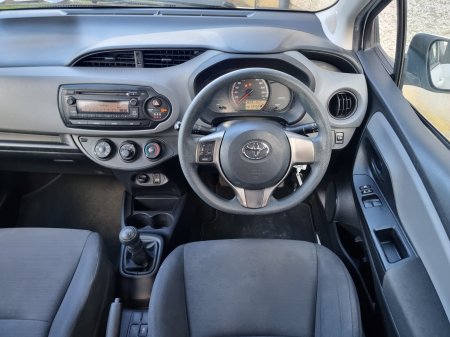 2015 Toyota Yaris - photo 17