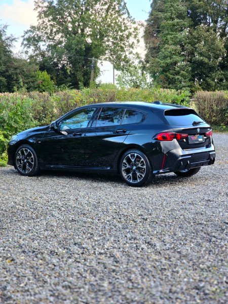2025 BMW 1-Series - photo 9