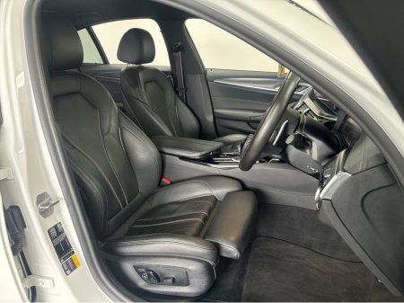 2021 BMW 5-Series - photo 9