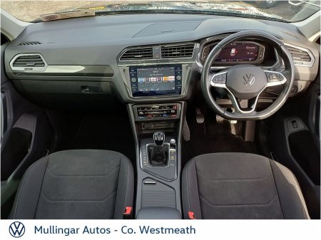 2023 Volkswagen Tiguan - photo 2