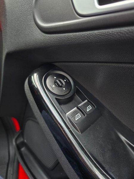 2015 Ford Fiesta - photo 20