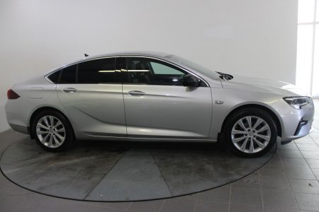 2022 Opel Insignia - photo 2