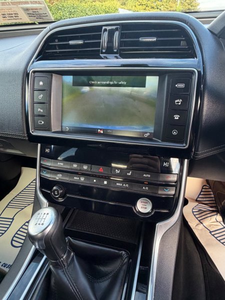 2016 Jaguar XE - photo 24