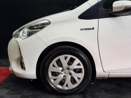 2017 Toyota Vitz - photo 5