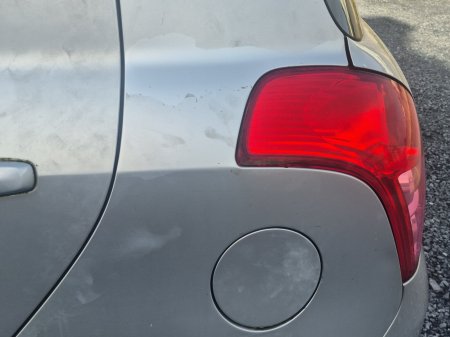 2010 Suzuki Swift - photo 12