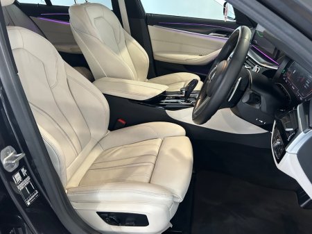 2024 BMW 5-Series - photo 17