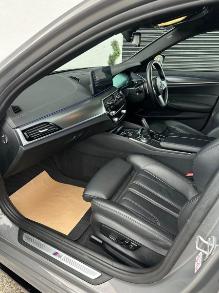 2021 BMW 5-Series - photo 23